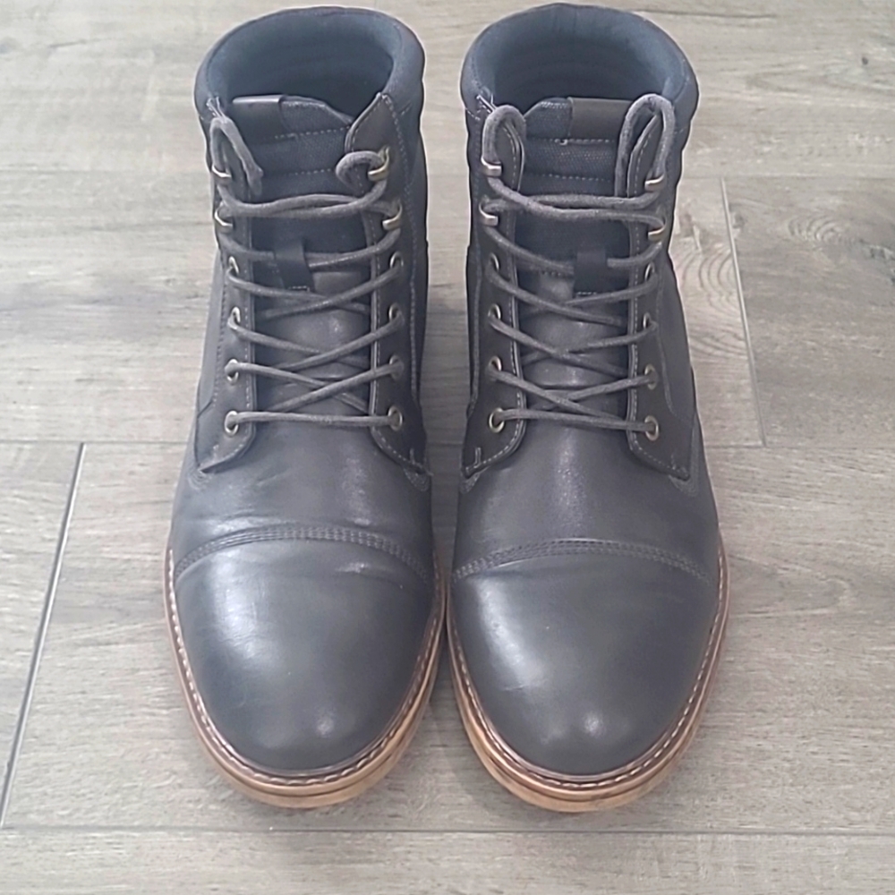 Sonoma Men's Boots, size 10-1/2, Gray.